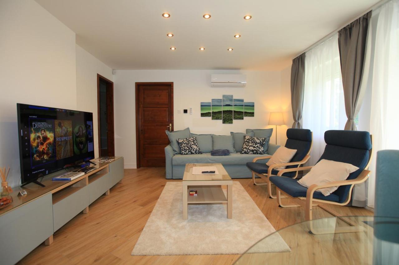 Paskal-Lux Apartments With Free Parking And Ac Budapest Esterno foto