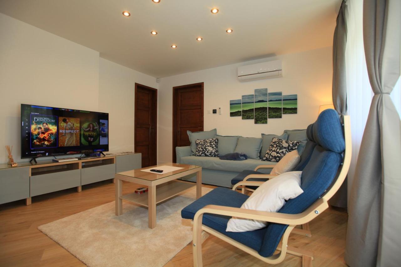 Paskal-Lux Apartments With Free Parking And Ac Budapest Esterno foto